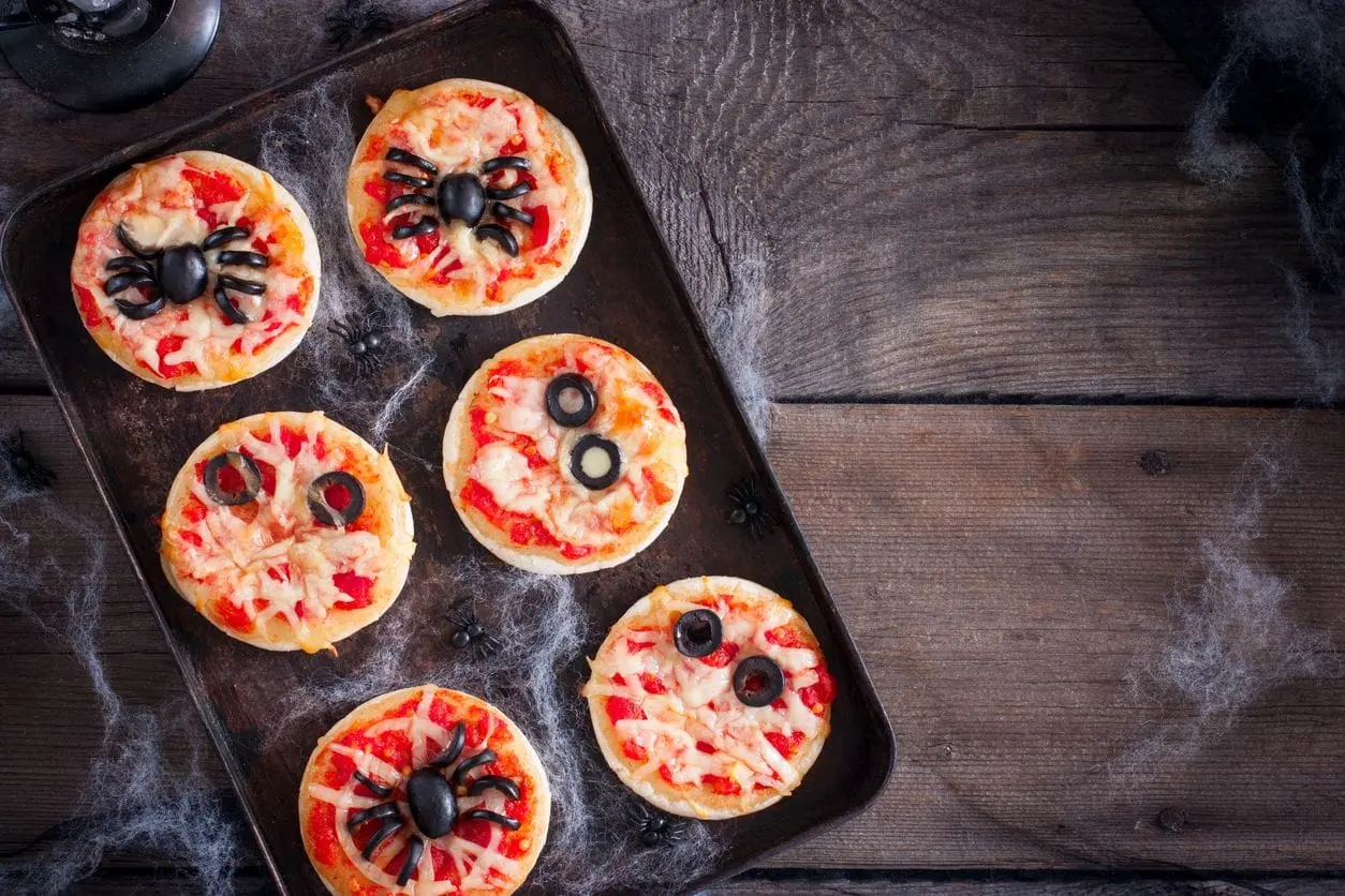 Mini-pizzas araignées d’Halloween
