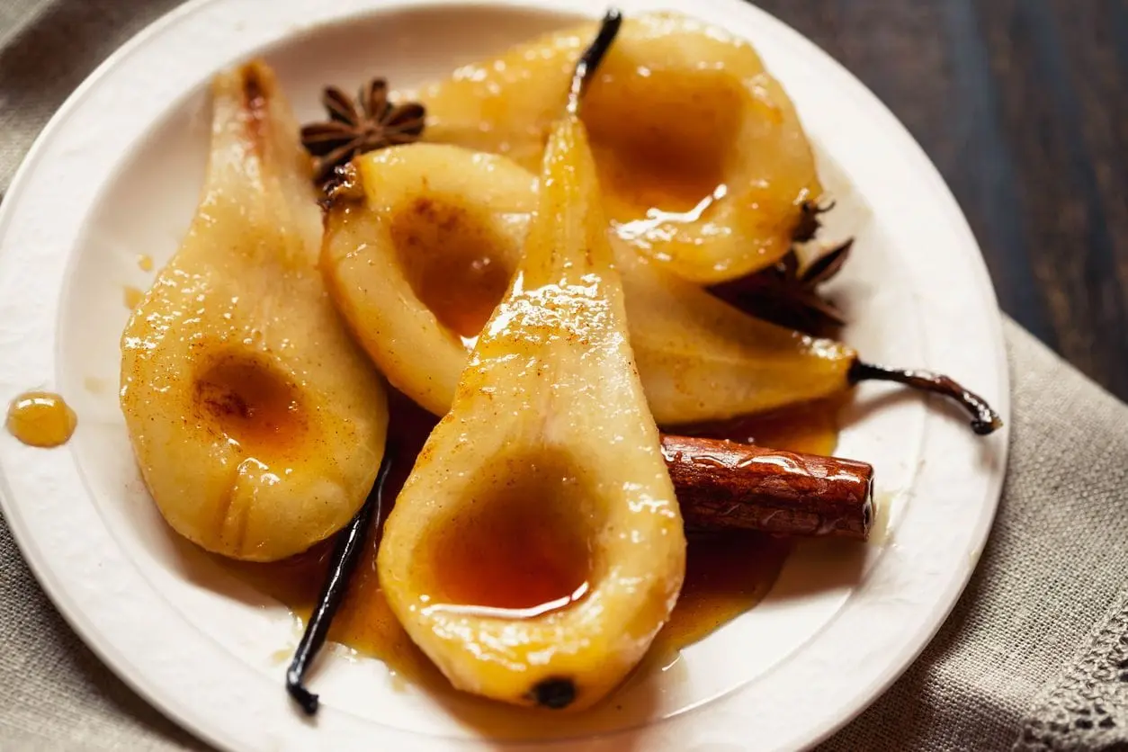 Poires pochées aux épices douces