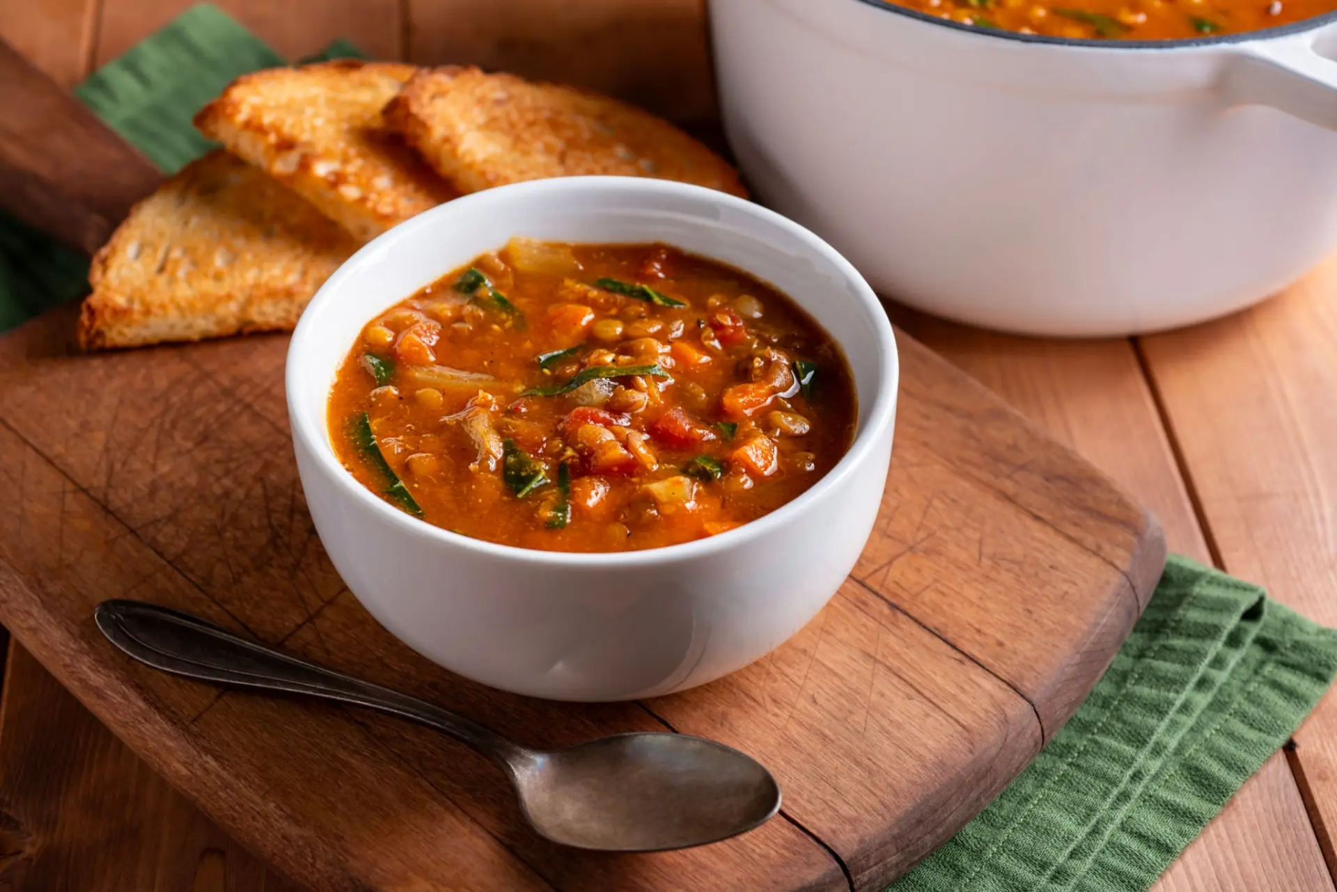 Soupe de lentilles fouettées avec jambon de Parme