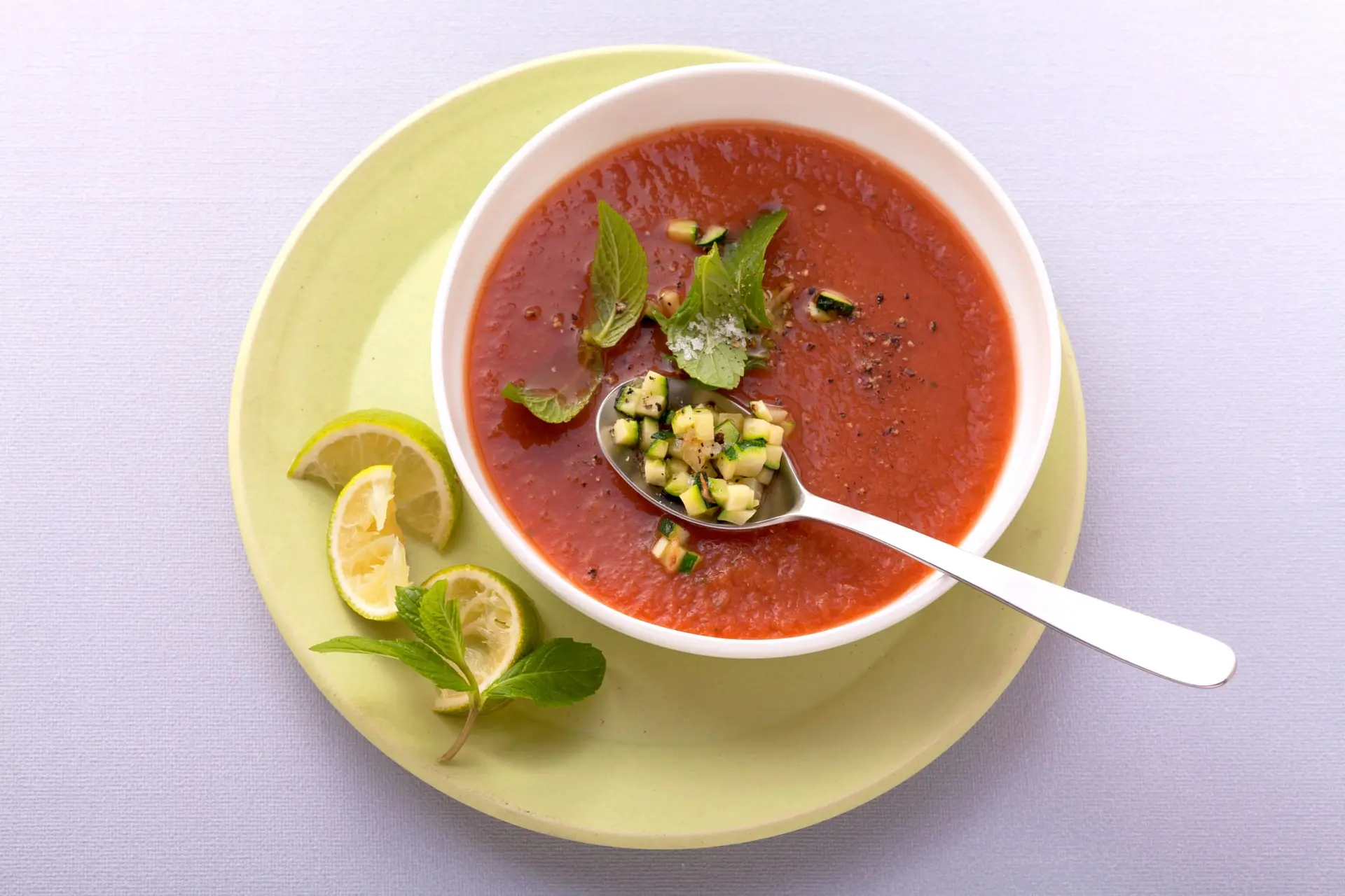 Gaspacho aux courgettes et au citron vert
