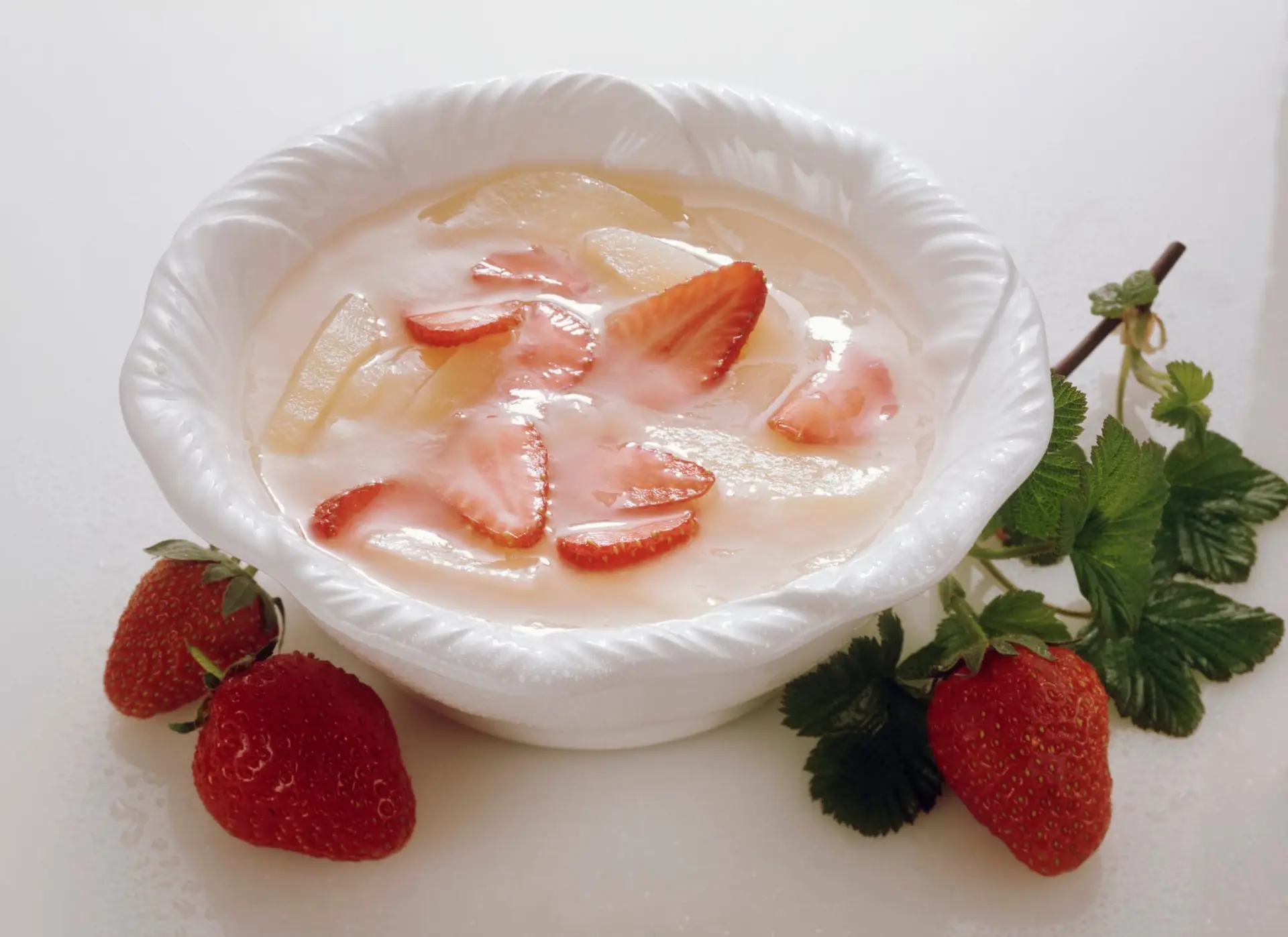 Soupe au vin froid et aux fruits