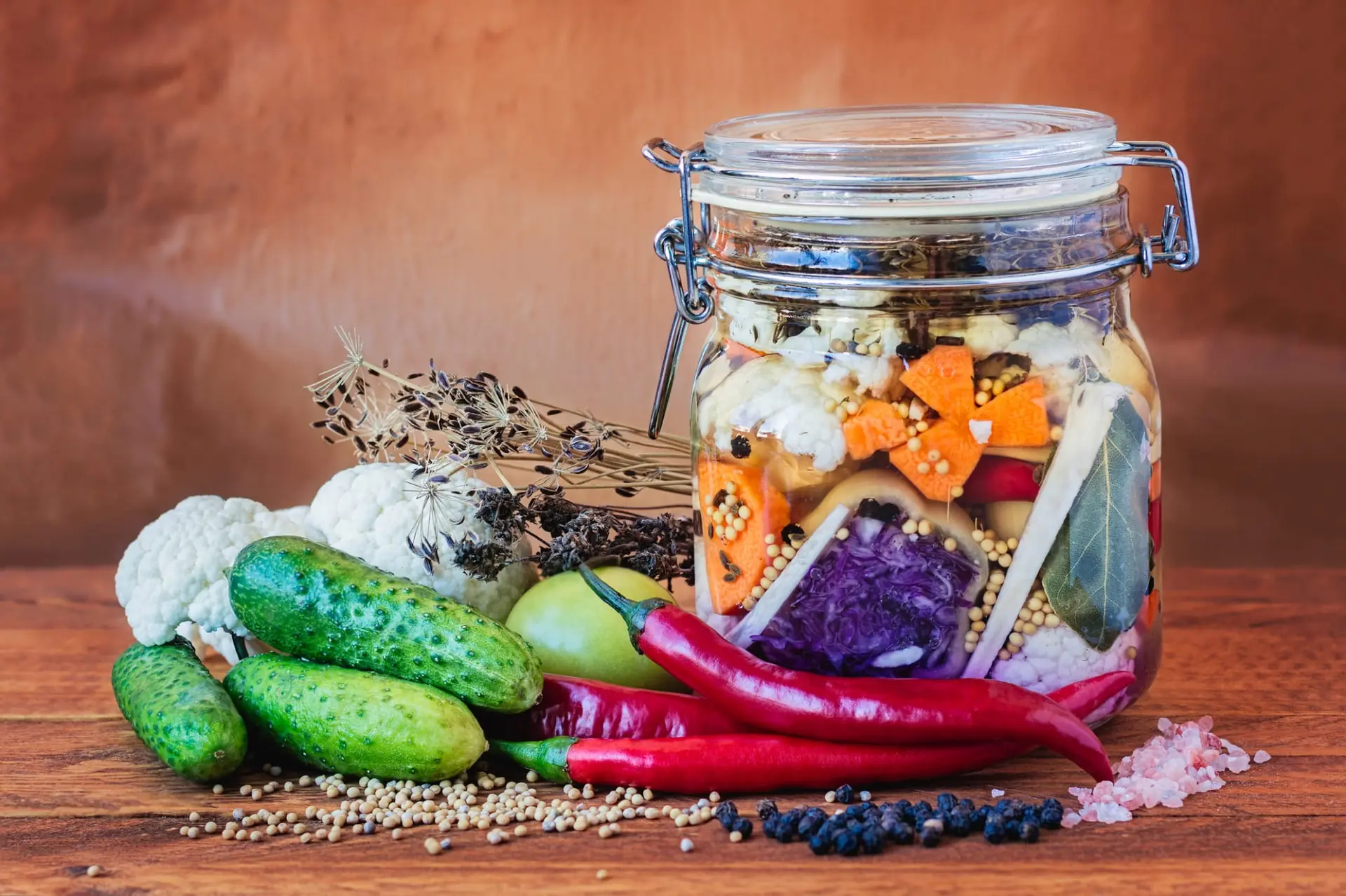 Lactofermentation des légumes : bienfaits, techniques et idées de recettes pour les légumes d’été
